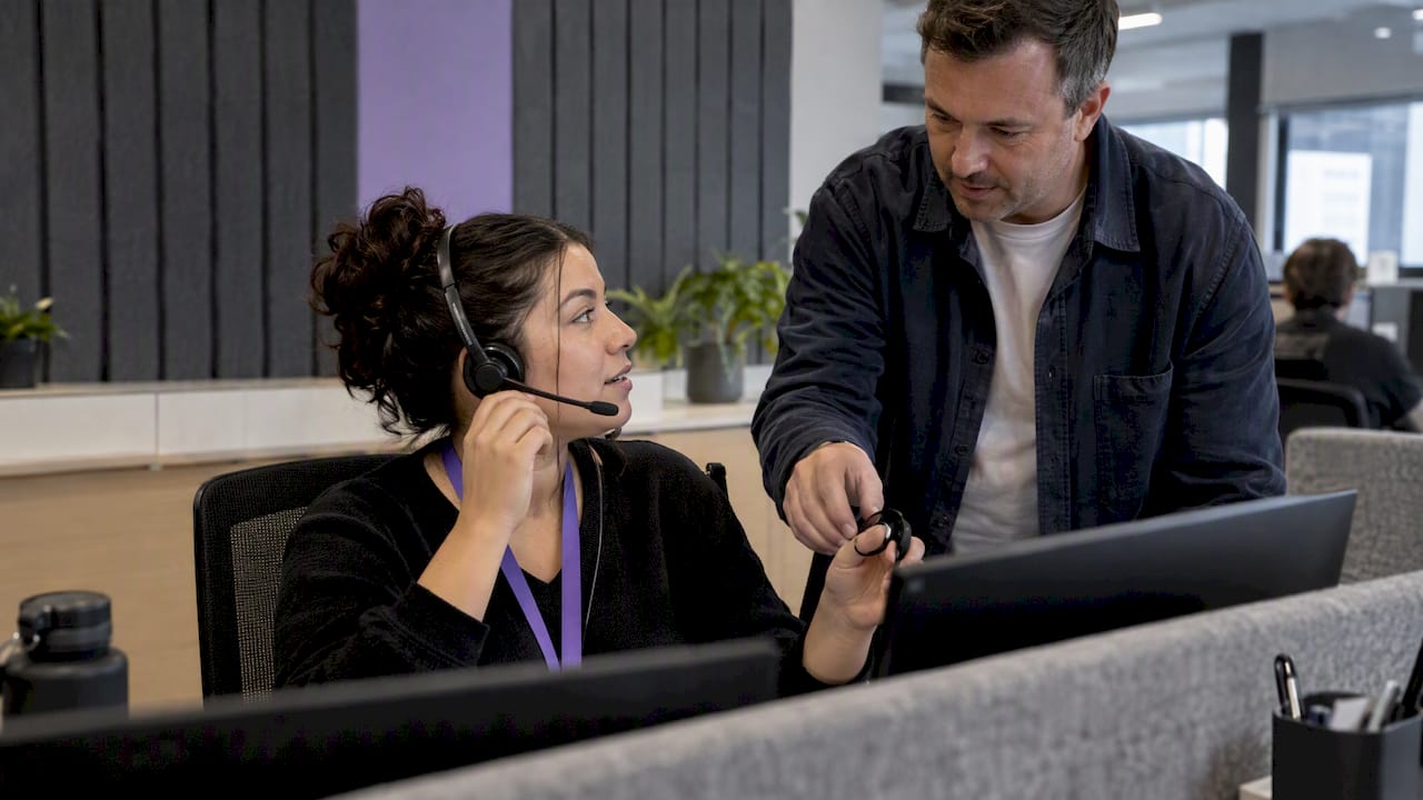 Support specialist handing an ecommerce call to colleague